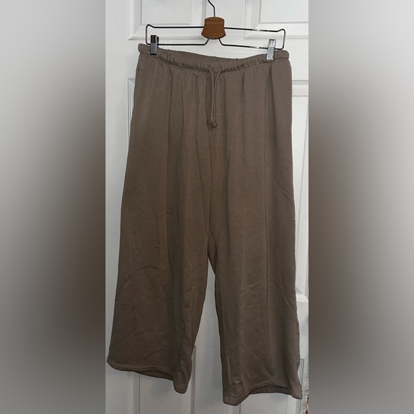 H&M Women’s Beige Wide Leg Sweatpants - Picture 4 of 4